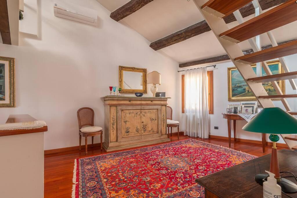Charming Loft With Roof Terrace Close To S. Marco Venezia